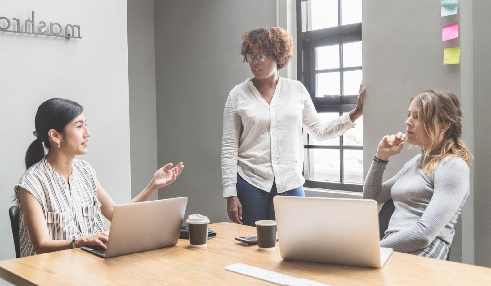 Environnement de formation moderne avec outils d'analyse financière